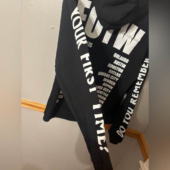 NEW The Kid Laroi End Of The World Tour 2022 Hoodie Adult Medium Black TKL EOTW - Picture 6 of 6